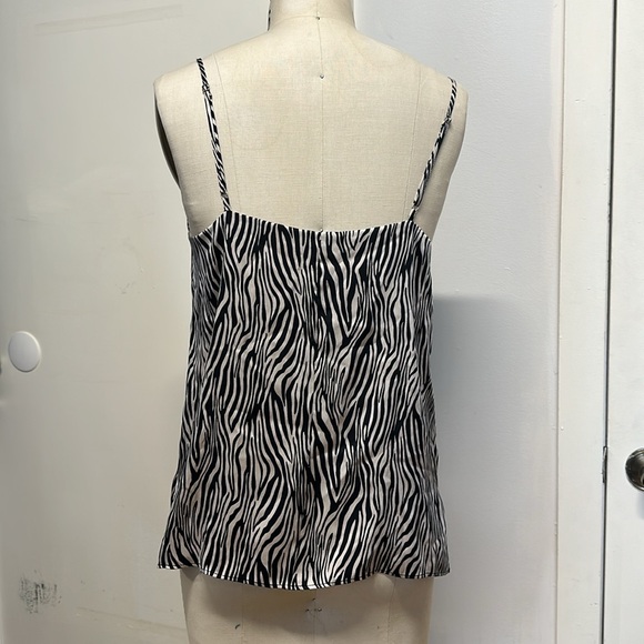 Cami NYC Silk strapping camisole top🌟🌟✨✨✨☺️ Seabra pattern - Picture 5 of 6